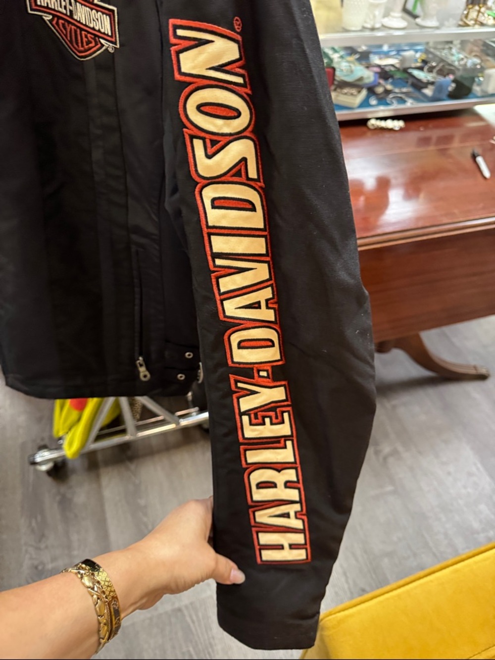 Harley-Davidson Black Jacket with Red & Gold Sleeve Logos - Picture 4 of 8
